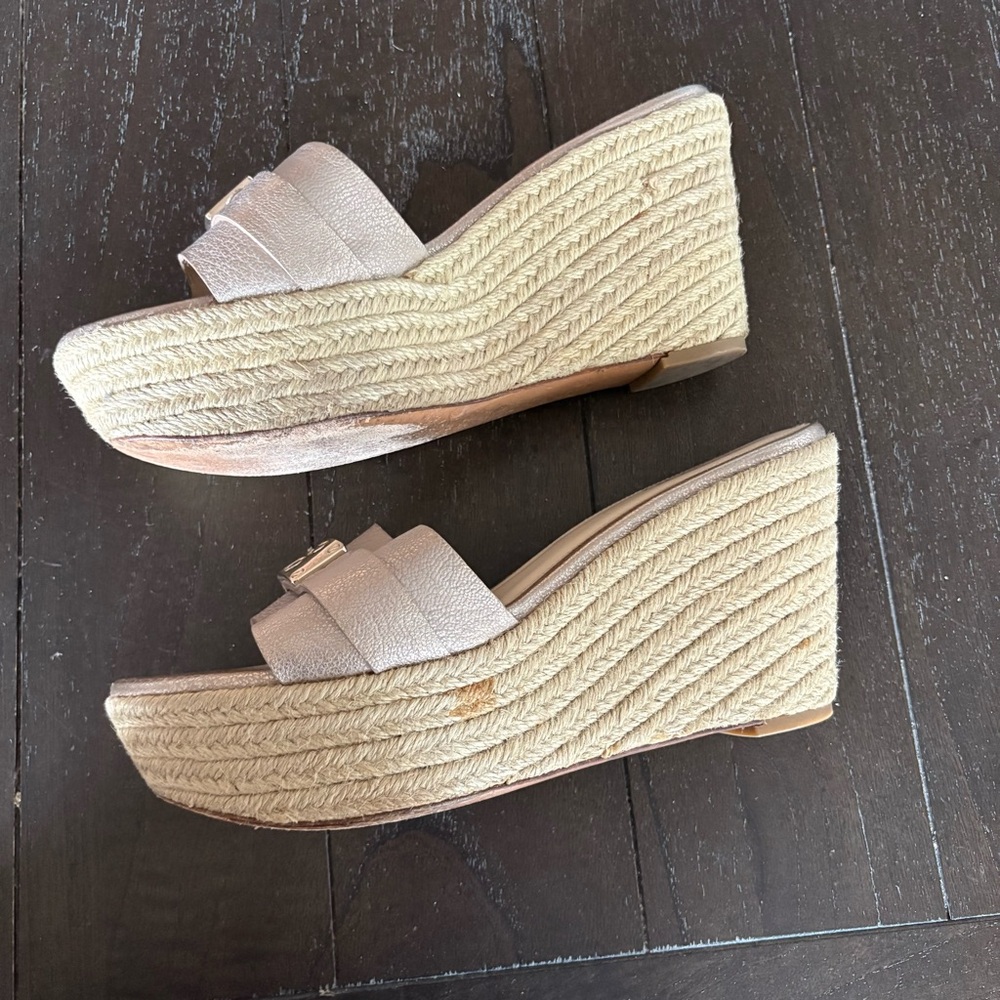 Coach Christie Gold Espadrille Wedge Platform Sandals Leather Metallic Size 8.5 - Picture 3 of 13
